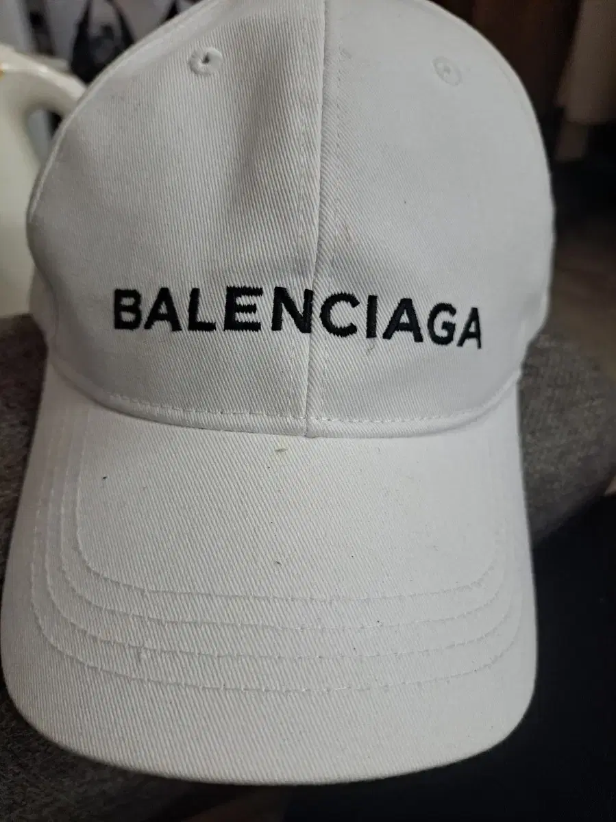 BALENCIAGA